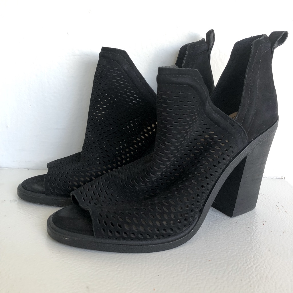Vince Camuto Black Leather Open Toe Heels Size 8